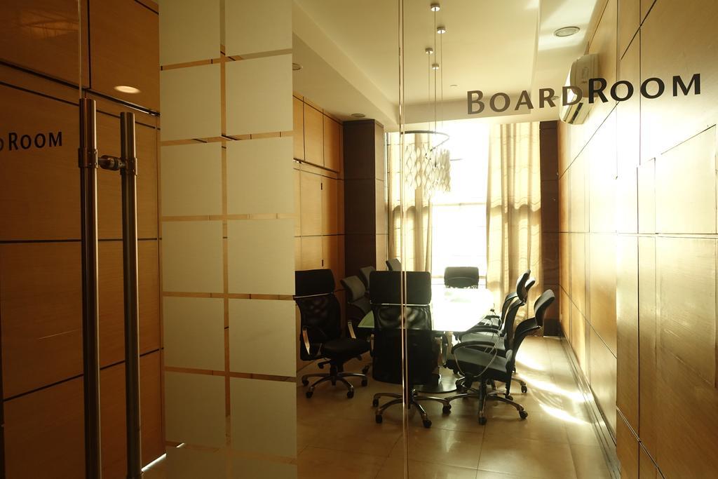 Luxury Condo At Forbeswood Parklane The Fort Bgc Makati City Exteriör bild